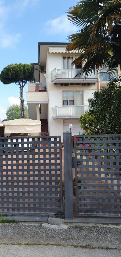 Happy King Apartman Lido di Camaiore Kültér fotó